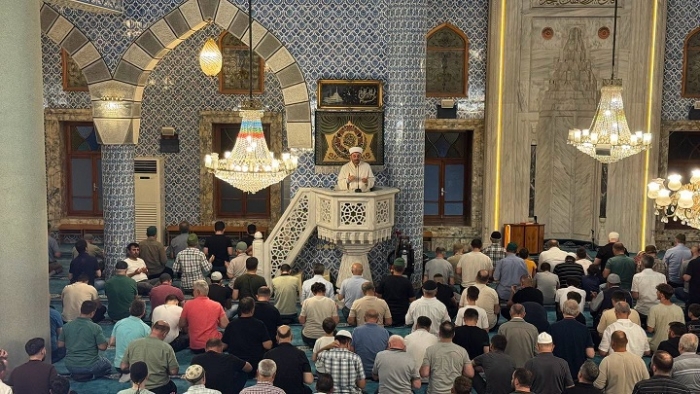 Rize’de Mevlid Kandili Coşkusu: Binlerce Kişi Camilere Akın Etti